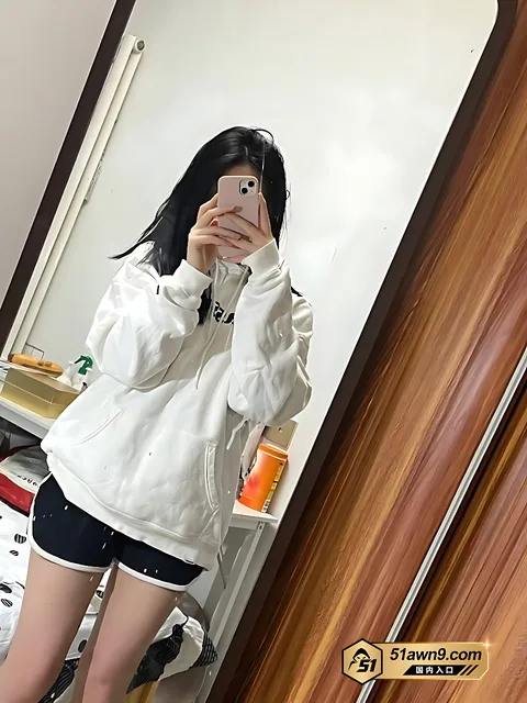 网红私拍穿白色印花上衣足交口交及骑乘接触细节6 高颜值小网红 线下与金主约炮 戴狗链爬 网红私拍穿白色印花上衣足交口交及骑乘接触细节6