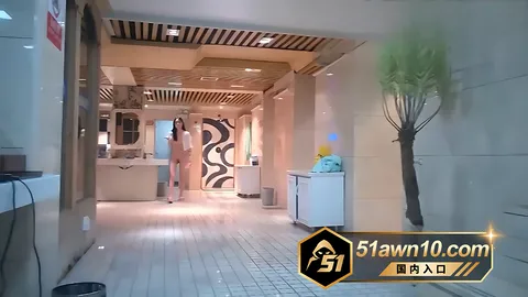 温泉会所更衣室换衣被拍3 偷窥视角 温泉会所更衣室偷拍 各种春光 温泉会所更衣室换衣被拍3