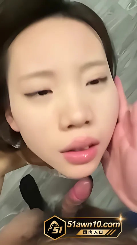 陈晓慧跪着含白蕾丝内衣滑落2 成都高颜值女大 陈晓慧 与学长约炮被曝 陈晓慧跪着含白蕾丝内衣滑落2
