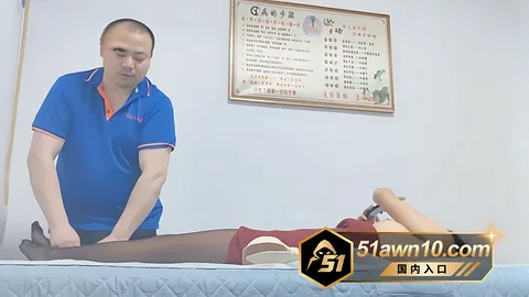 黑丝美女躺床上被男技师从腿摸到内裤边缘5 盲人按摩店实录 包臀裙黑丝美女开直播勾 黑丝美女躺床上被男技师从腿摸到内裤边缘5
