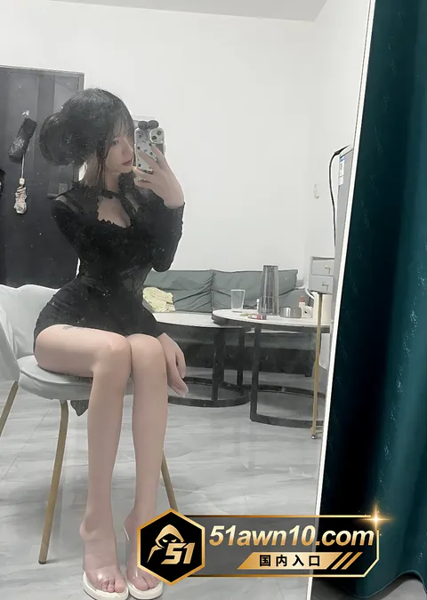 网红情侣自拍黑丝过膝袜侧卧口交9 高颜值顶美网红 顶级白富美 私下反差完 网红情侣自拍黑丝过膝袜侧卧口交9
