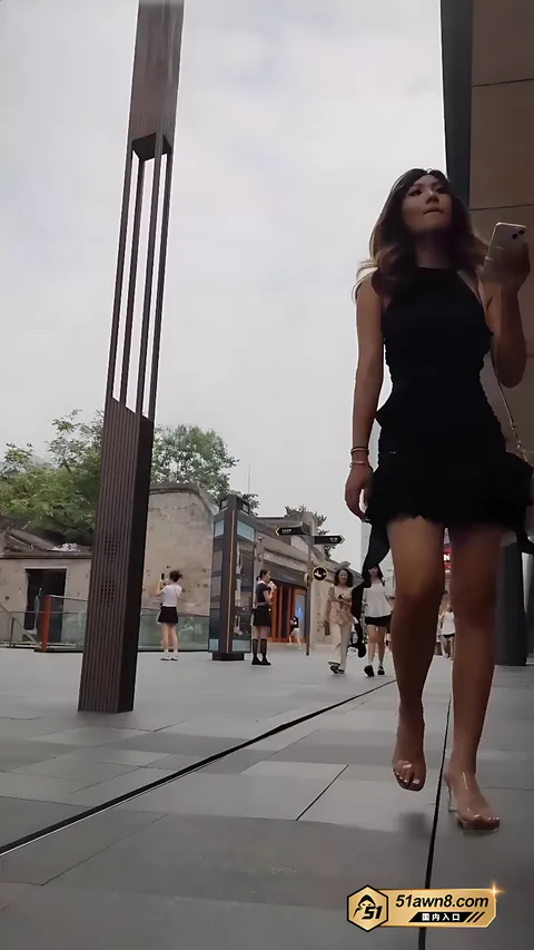 抄底大神商场偷拍长腿美女裙底1 抄底大神 商场尾随长腿美女 短裙美腿裙 抄底大神商场偷拍长腿美女裙底1