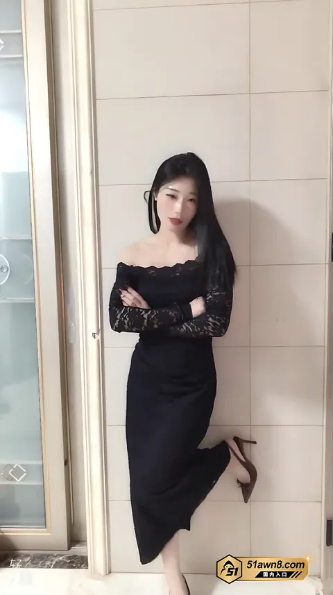 少妇揉胸下蹲被肉棒怼进骚逼7 蕾丝裙性感少妇 浴室露乳发骚 偷情榜一 少妇揉胸下蹲被肉棒怼进骚逼7