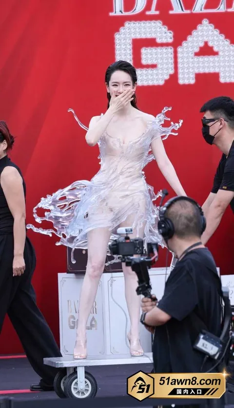 娱乐圈10 娱乐圈爆料 戚薇 芭莎之夜红毯 32斤 娱乐圈10