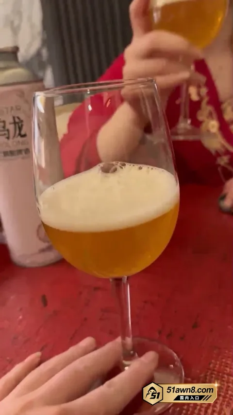 4 1 何奇颖张帅喜结良缘 请帖惊现真空裸照 4 1