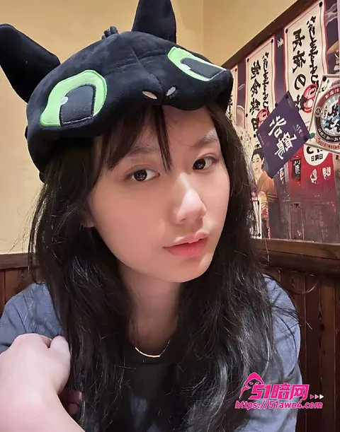 SkyeChoo在床上被揉两人缠在一起6 约炮大神 线下约操长发大学生 Skye SkyeChoo在床上被揉两人缠在一起6