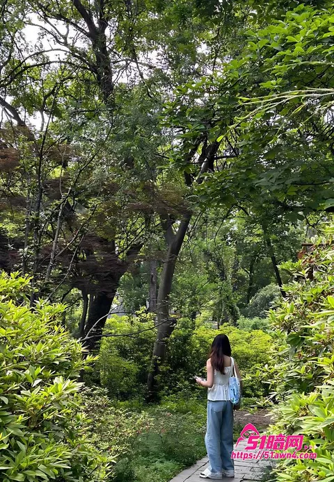 SkyeChoo在床上被揉两人缠在一起1 约炮大神 线下约操长发大学生 Skye SkyeChoo在床上被揉两人缠在一起1