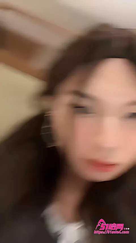 黑裙躺白床大腿红纹身10 国产极品妹子 启灵 黑裙躺床大腿红纹身 黑裙躺白床大腿红纹身10