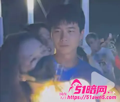 闺蜜24 王菲男闺蜜 Ryan 音乐节当众对 陈 闺蜜24