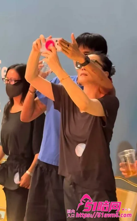 闺蜜30 王菲男闺蜜 Ryan 音乐节当众对 陈 闺蜜30