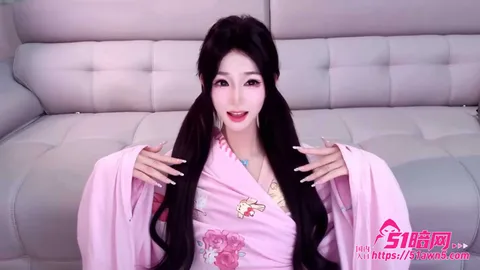 Tiantian在沙发上脱光玩电子设备2 绝美少妇 Tiantian 骨感身材在 Tiantian在沙发上脱光玩电子设备2