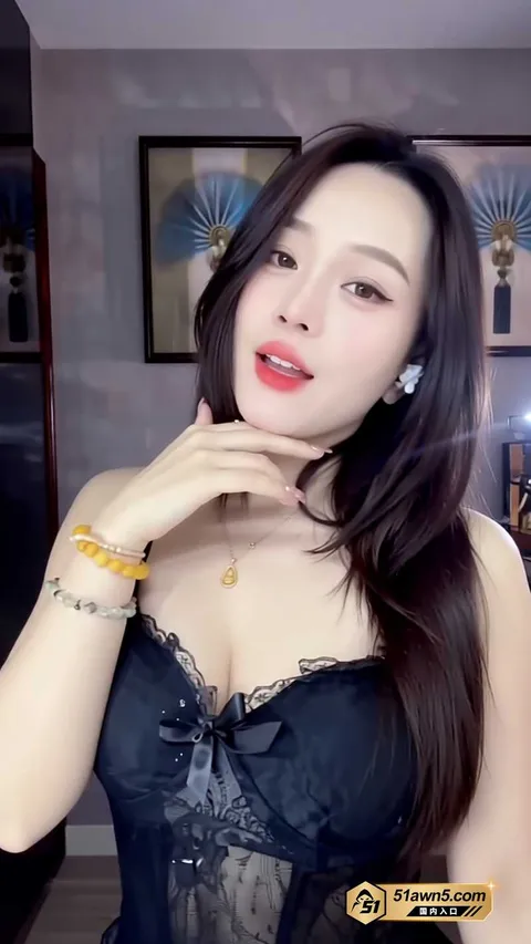 鱼摆摆黑蕾丝内衣配黑丝面对镜头轻晃9 快手极品福利姬 鱼摆摆 黑蕾丝内衣配黑 鱼摆摆黑蕾丝内衣配黑丝面对镜头轻晃9