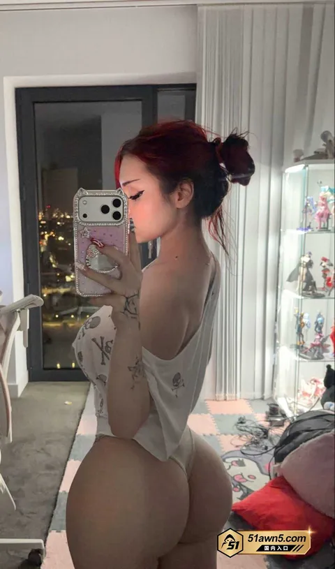 Kitty黑蕾丝内衣肉体在床单上翻滚4 推特30万粉毛妹子 kitty 无套啪 Kitty黑蕾丝内衣肉体在床单上翻滚4