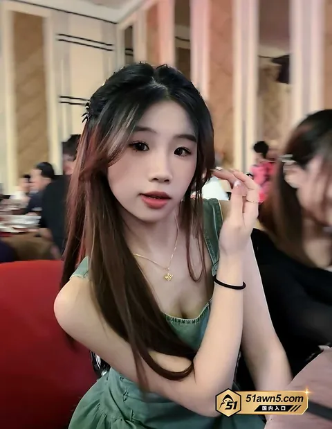 美春佩在卧室全裸玩弄身体3 高颜值04年长发嫩妹 美春佩 露脸与男 美春佩在卧室全裸玩弄身体3