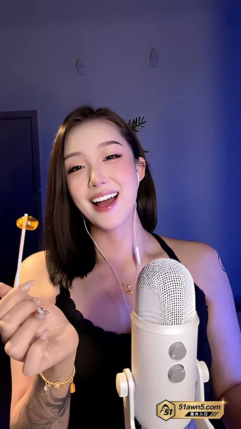 陈肩睡不醒黑色吊带贴麦诱惑4 ASMR高颜值博主 陈肩睡不醒 樱桃小 陈肩睡不醒黑色吊带贴麦诱惑4