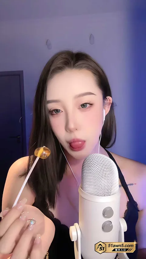 陈肩睡不醒黑色吊带贴麦诱惑6 ASMR高颜值博主 陈肩睡不醒 樱桃小 陈肩睡不醒黑色吊带贴麦诱惑6
