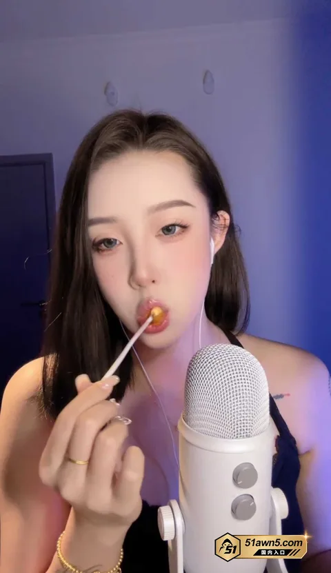 陈肩睡不醒黑色吊带贴麦诱惑2 ASMR高颜值博主 陈肩睡不醒 樱桃小 陈肩睡不醒黑色吊带贴麦诱惑2