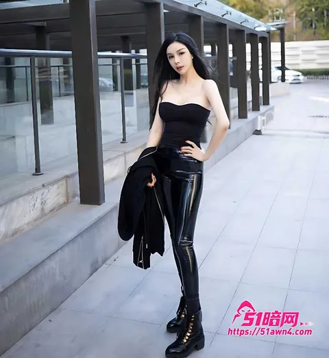 正文配图2 秀人网极品名媛巨乳嫩模 田冰冰 写真自 正文配图2