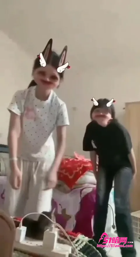 快手主播 牙不齐 带小姐妹虐待动物 事