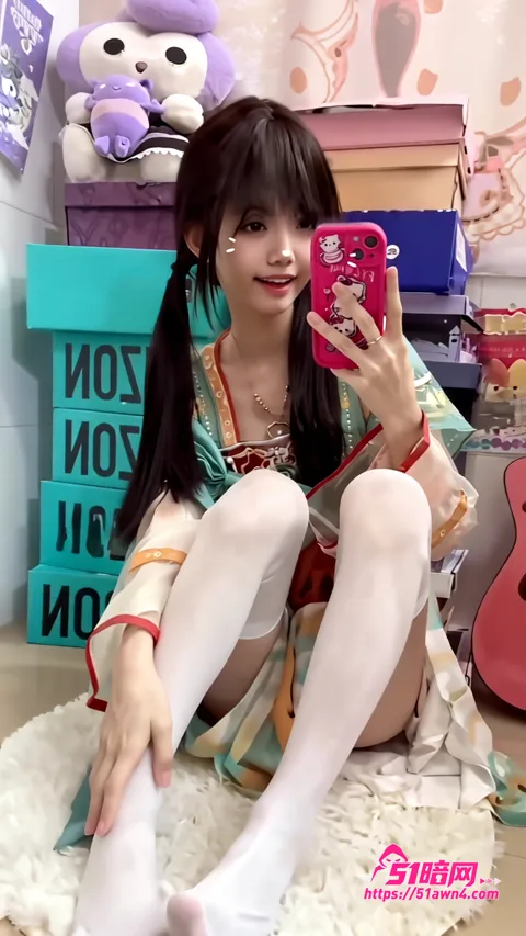 极品福利姬 饭崽 汉服COS足控自慰