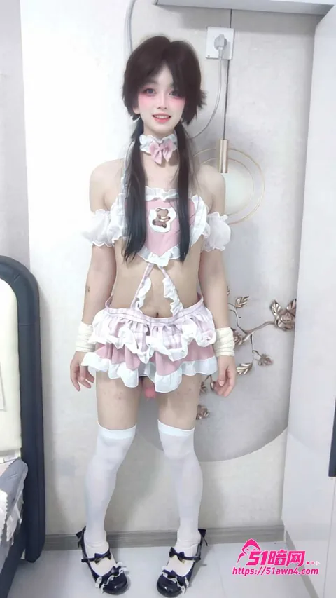 小小穿白色蕾丝围裙5 极品伪娘 小小 白色过膝袜配萝莉装 道 小小穿白色蕾丝围裙5